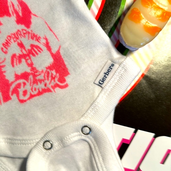 BLONDIE Debbie Harry inspired Camp Funtime soft graffiti baby onesie Preemie - Picture 5 of 10